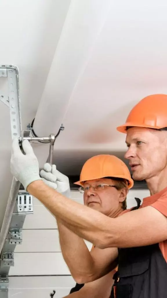 garage-door-maintenance-check garage-door-maintenance-check